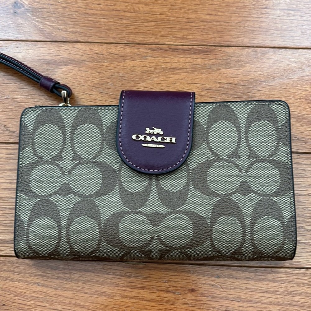 Coach Phone Wallet In Signature Canvas. Brown/Plum.